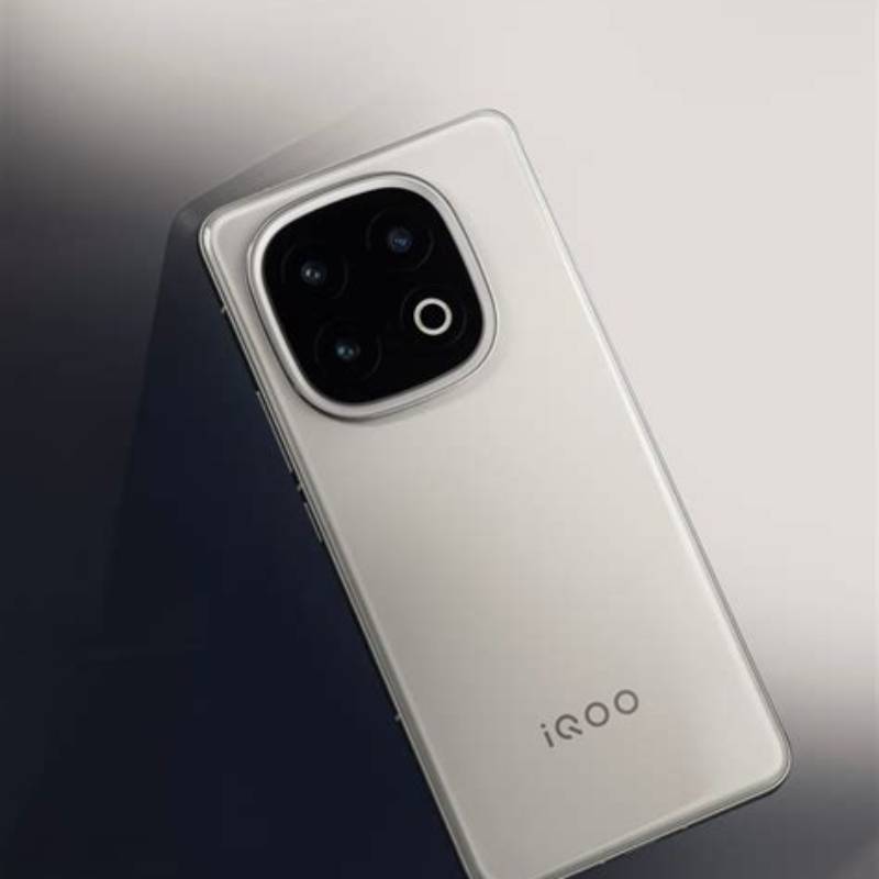 iQOO Pro 01